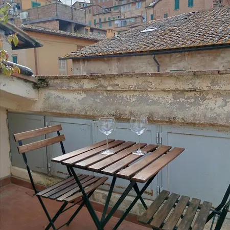 Vista Torre Sienne